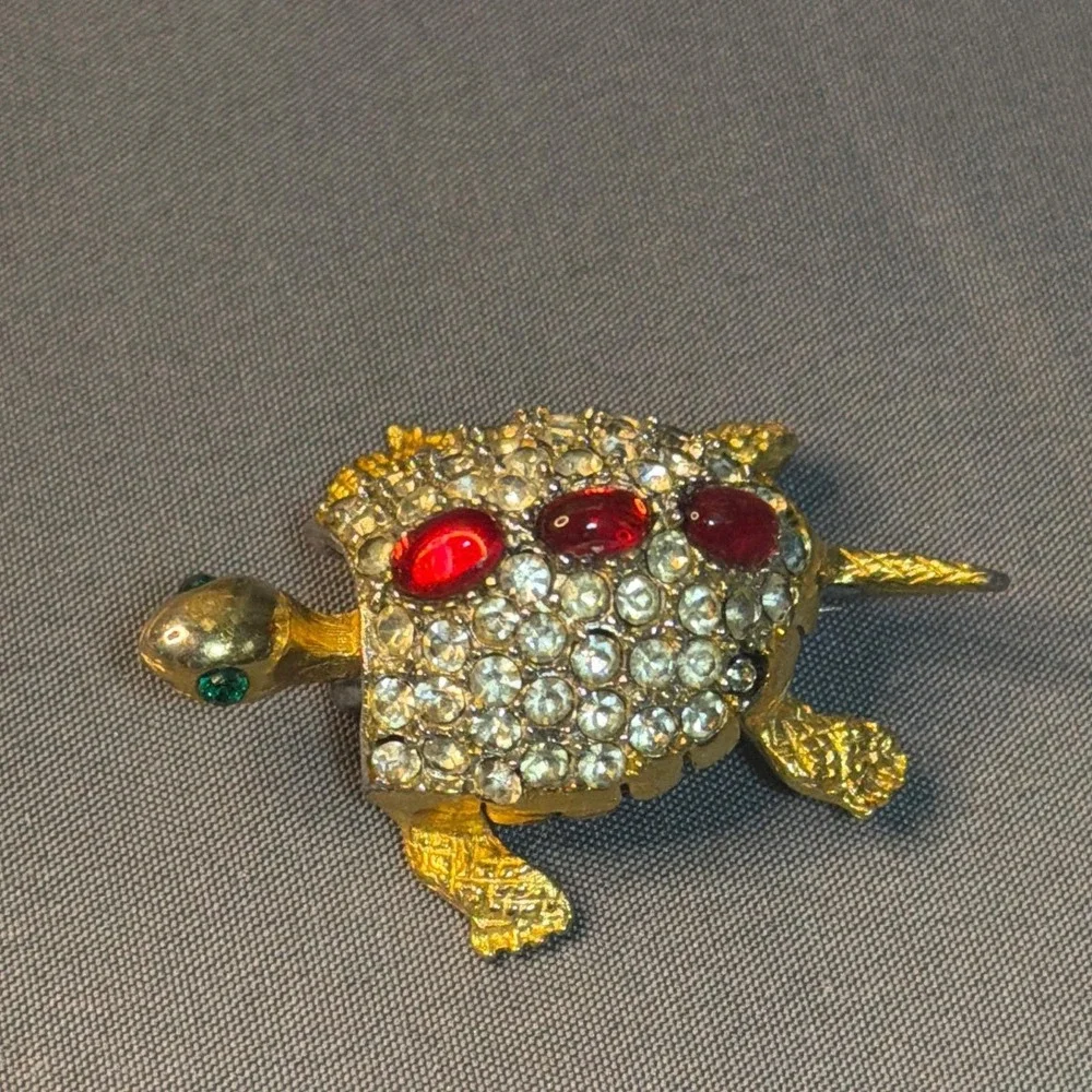 Vintage Gold Tone Rhinestone Turtle Brooch Red Cabochon Shell Green Eye Pin